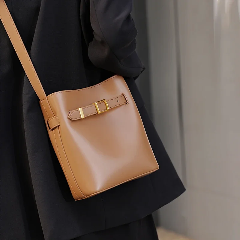 

Women's Genuine Leather Cowhide Bucket Bag Shoulder Crossbody Bag Vintage Handbag Crossbody luxury Designer commuting handbag