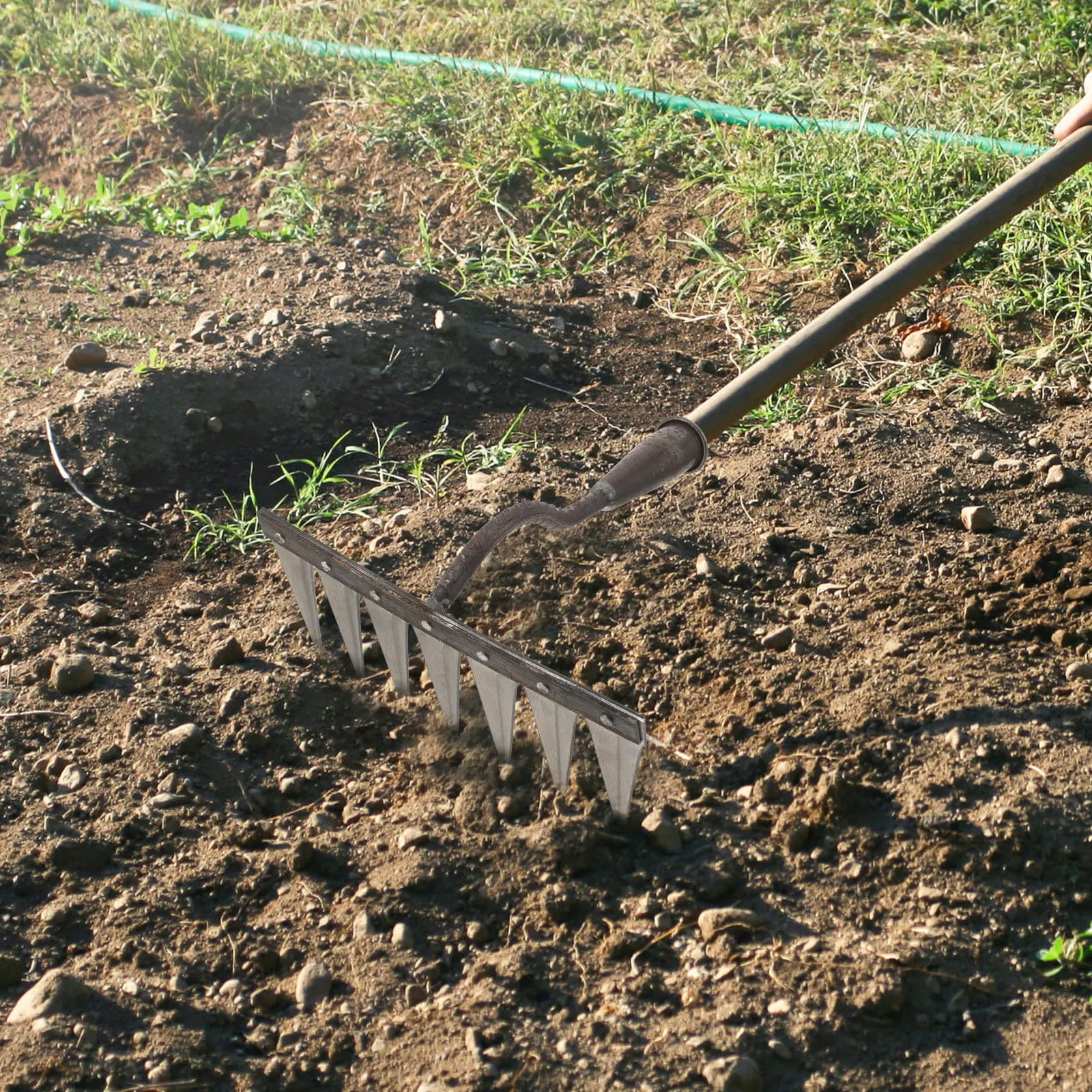 Piccolo rastrello da giardino in acciaio, rastrello a mano multitooth, leggero e durevole per diserbo, allentamento del terreno, scavo, mano da giardino portatile
