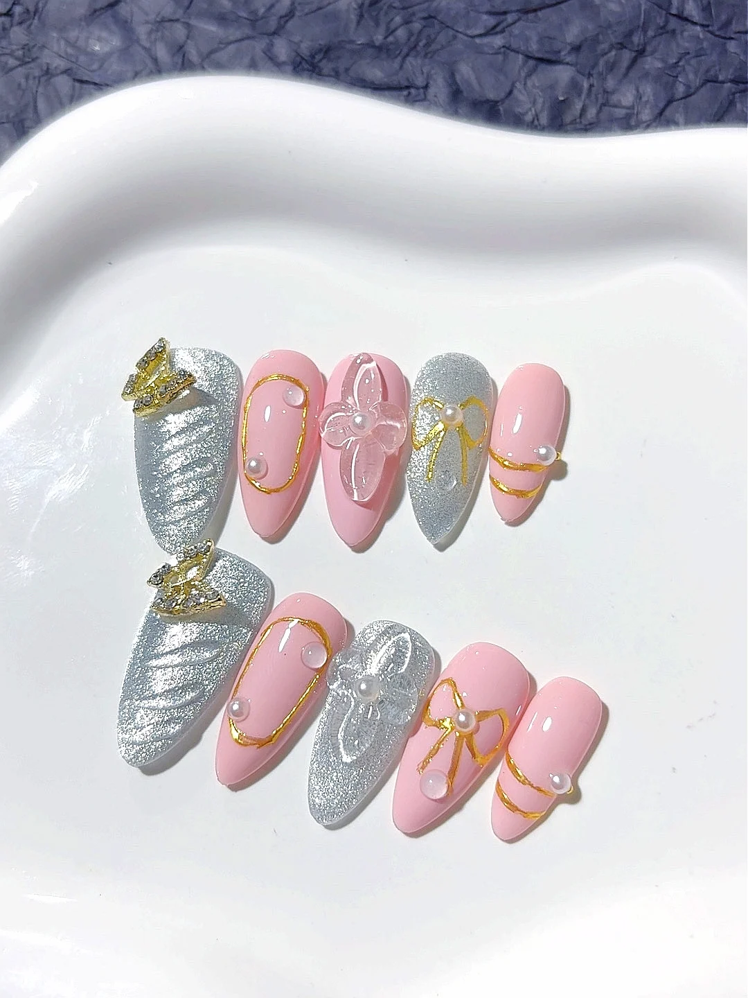 

Silver Powder Light Luxury Nail Art Almond Style Fashion Manicure (D285)