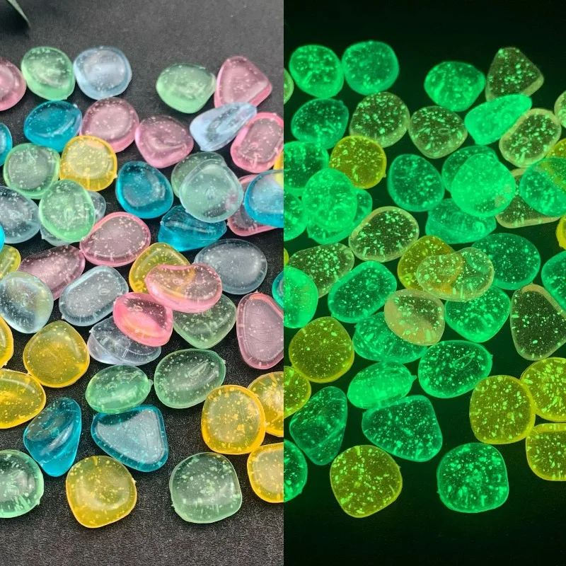 100 Stück Leuchtende Dekorative Steine 2cm Harz-Leuchtspitzen Selbstleuchtende Glüh-in-dem-Licht-Sternsteine für Garten Aquarium Terrarium