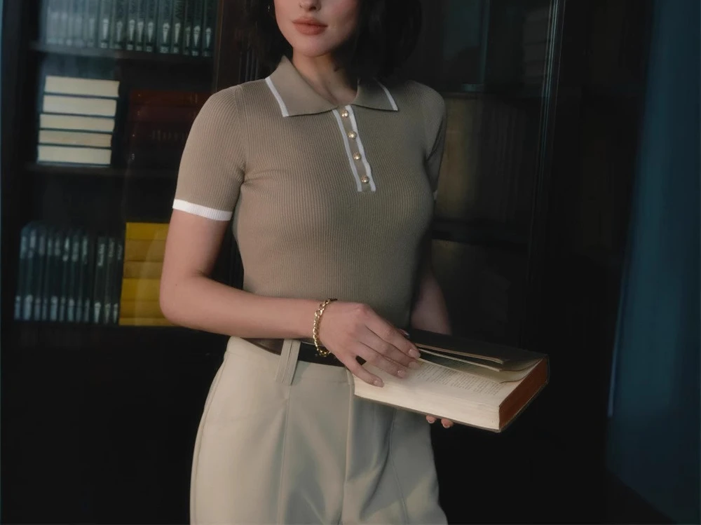 

Slim Short-sleeved Lapel Top 2025 New Thread Tight Contrasting Temperament Knitted Sweater