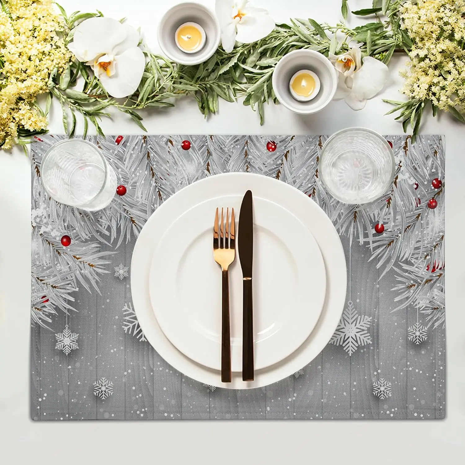 مجموعة مفارش المفارش مكونة من 4 مفارش عيد الميلاد الفضية والثلج وشجرة عيد الميلاد والتوت الأحمر والكتان مفارش طاولة موسمية غير قابلة للانزلاق ومقاومة للحرارة 12 بوصة × 18 بوصة #3