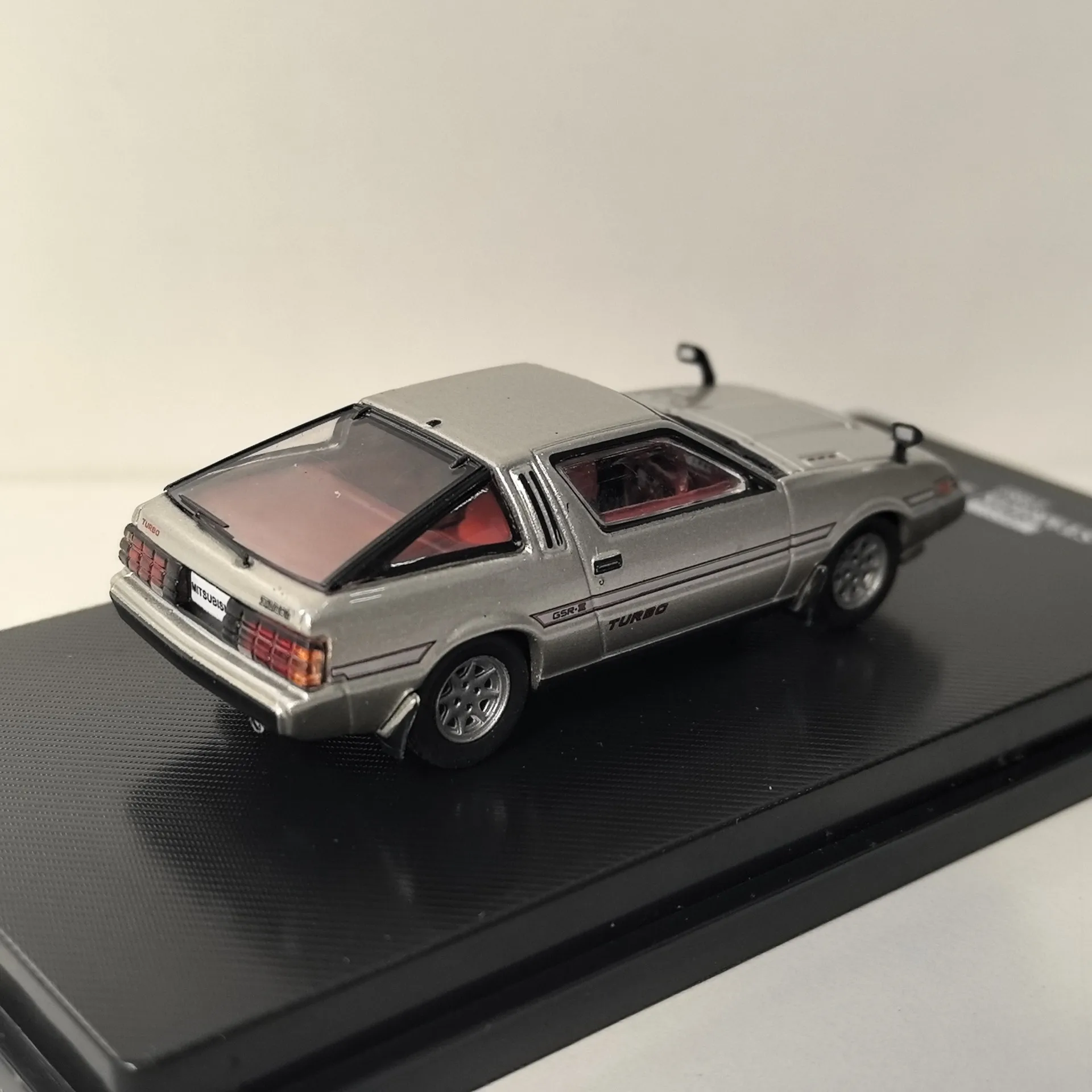 دييكاست DEA 1/64 مقياس MITSUBISHI STARION 1982 ميتسوبيشي سبيكة سيارة نموذج تحصيل لعبة هدية تذكارية عرض حلية