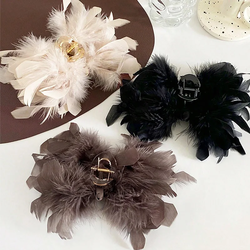 

1pc Women's Multi Color Super Fairy Ostrich Hair Large Shark Clip Hairpin Fashionable and Premium