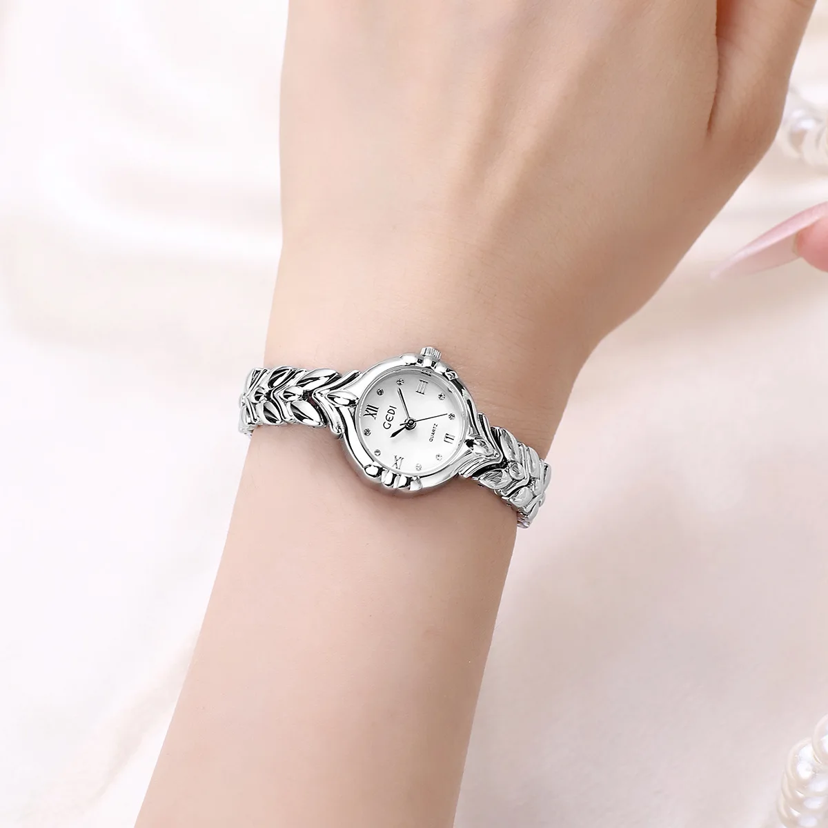 Zegarki na rękę typu bransoletka, wykwintne, kompaktowe, lekko luksusowe, wysokiej klasy, wodoodporne, w stylu vintage, modne, damskie, kwarcowe.