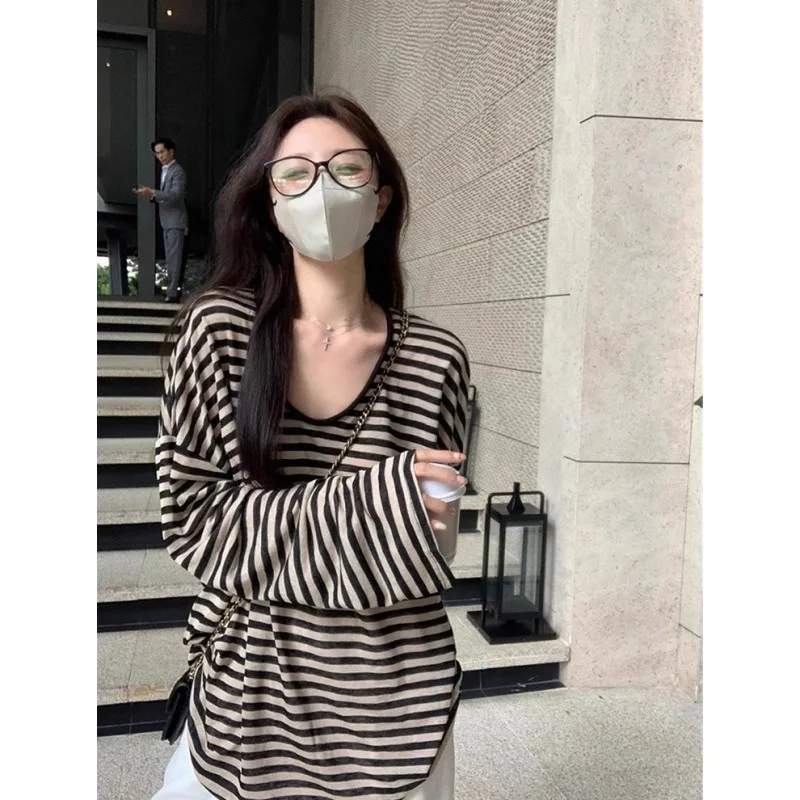 

Повседневная и ленивая полосатая солнцезащитная толстовка с U-образным вырезом для женщин на весну, расслабляющая футболка в полоску из лиоцелла с длинными рукавами, нижний верх