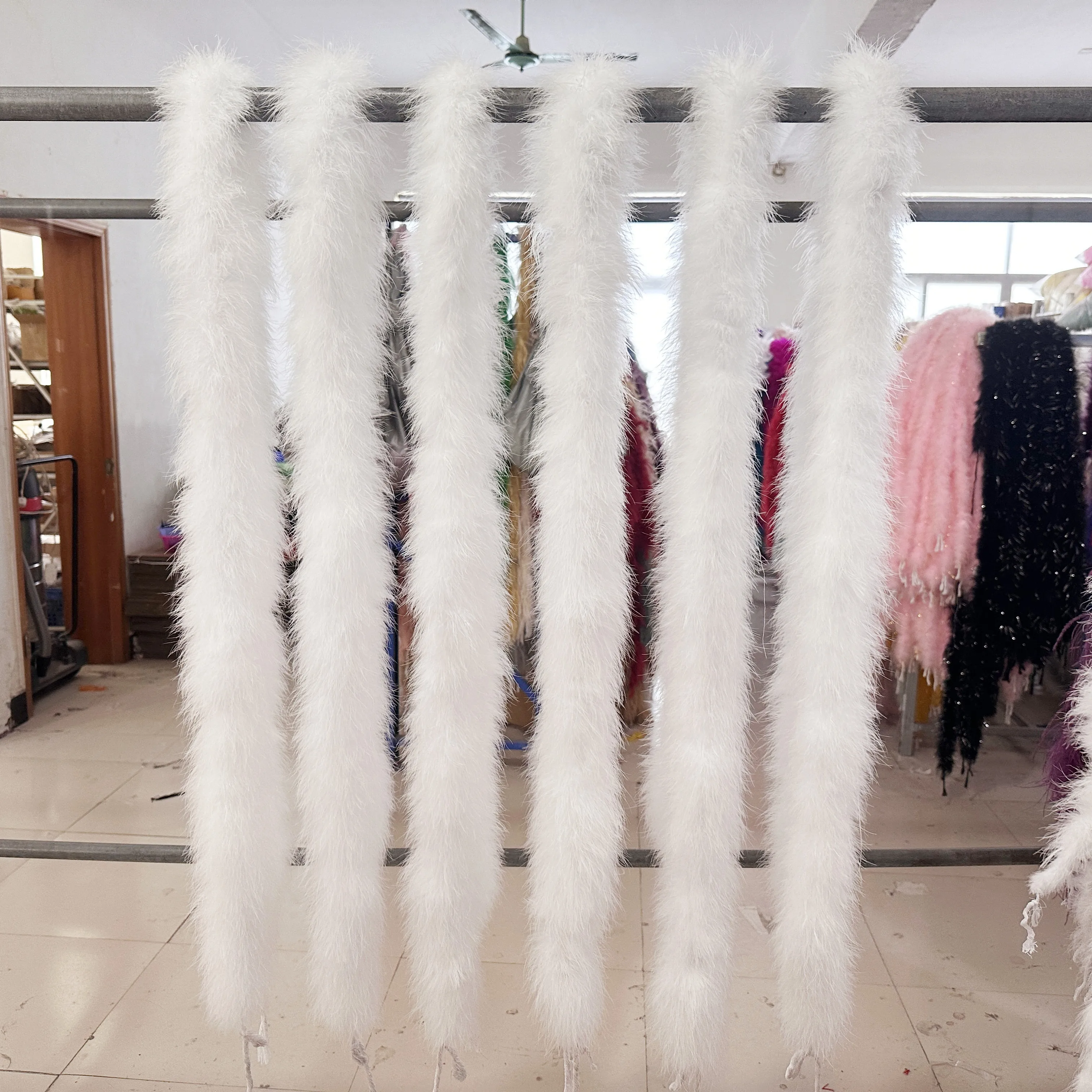 50g Colorful Marabou Boa 2Meter Long White Turkey Feather Boas Shawl for Wedding Cosplay Clothing Accessory Feather Scarf 100PCS