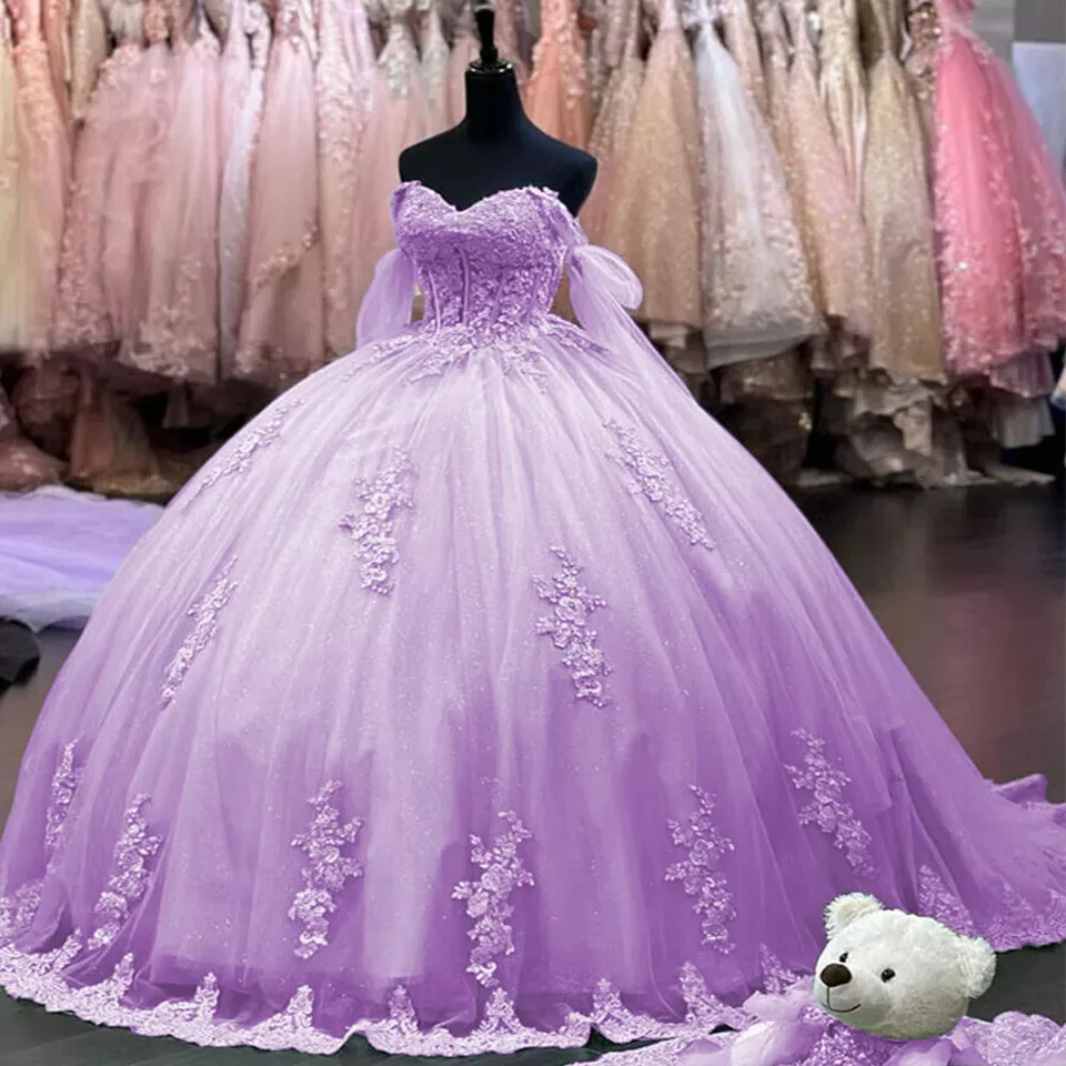 

Светло-розовые платья Quinceanera 2025 года с 3D цветочной аппликацией из тюля с открытыми плечами и складками из бисера, милое бальное платье на день рождения на заказ