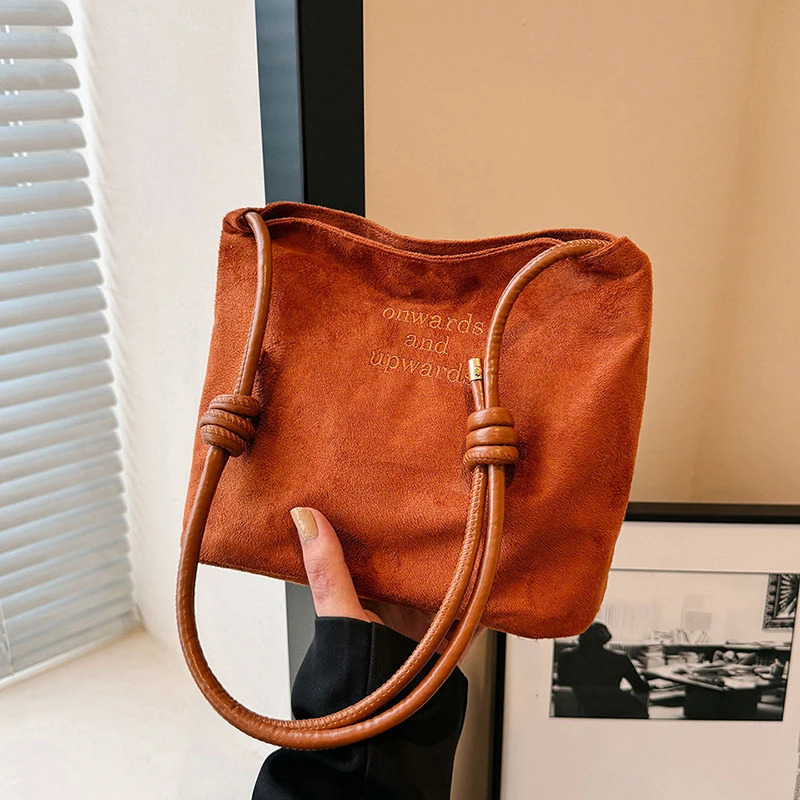 Damen-Handtasche aus Wildleder mit großer Kapazität und Buchstabenmuster, magnetische Schnalle, Samt, PU-Unterarmtasche im Retro-koreanischen Stil – Detail 19