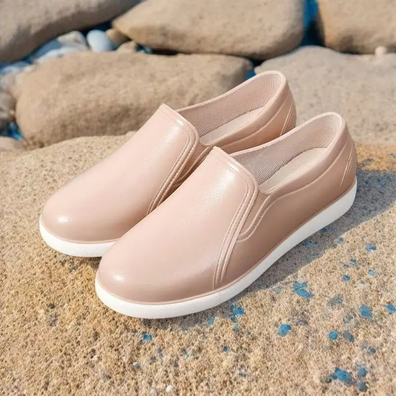 2024 New Women's Shallow Low Top Rain Shoes Soft Sole Non Slip Slip On Flat Sole Waterproof Kitchen Work Shoes