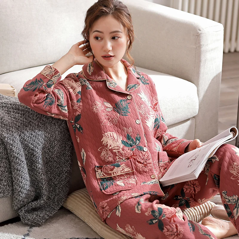 

Three layer thin cotton women's pajamas with floral pattern cardigan long sleeved casual women's home wear