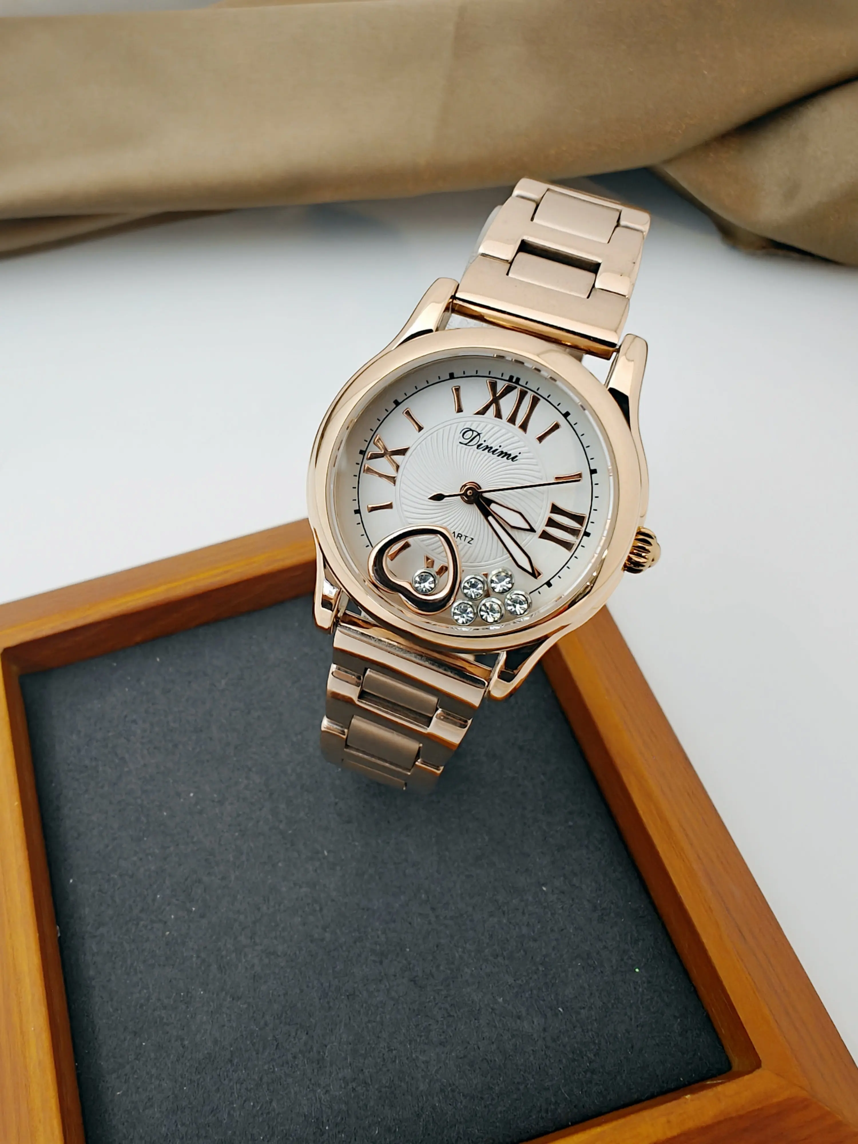 New Luxury Women'S Watch, Stylish And Simple, With A Moving Heart Design, Elegant Stainless Steel Strap, Quartz Movement.