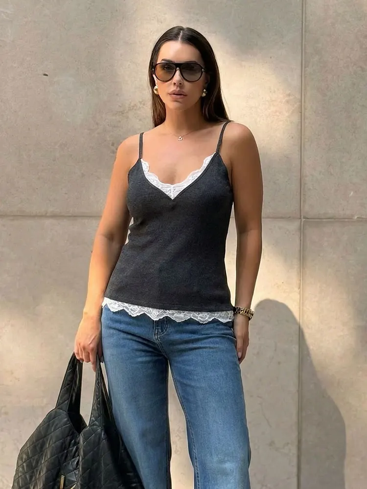 เสื้อสายเดี่ยวลูกไม้เซ็กซี่สำหรับผู้หญิง คอวี แขนกุด เสื้อกล้ามสีพื้น ผ้าบางเบา สไตล์ลำลอง แฟชั่นสตรีทแวร์เก๋ไก๋