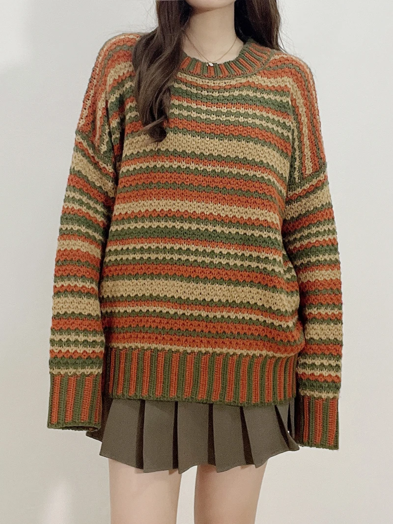 Damski sweter w paski z okrągłym dekoltem, duży rozmiar, wzorzysta dzianina.