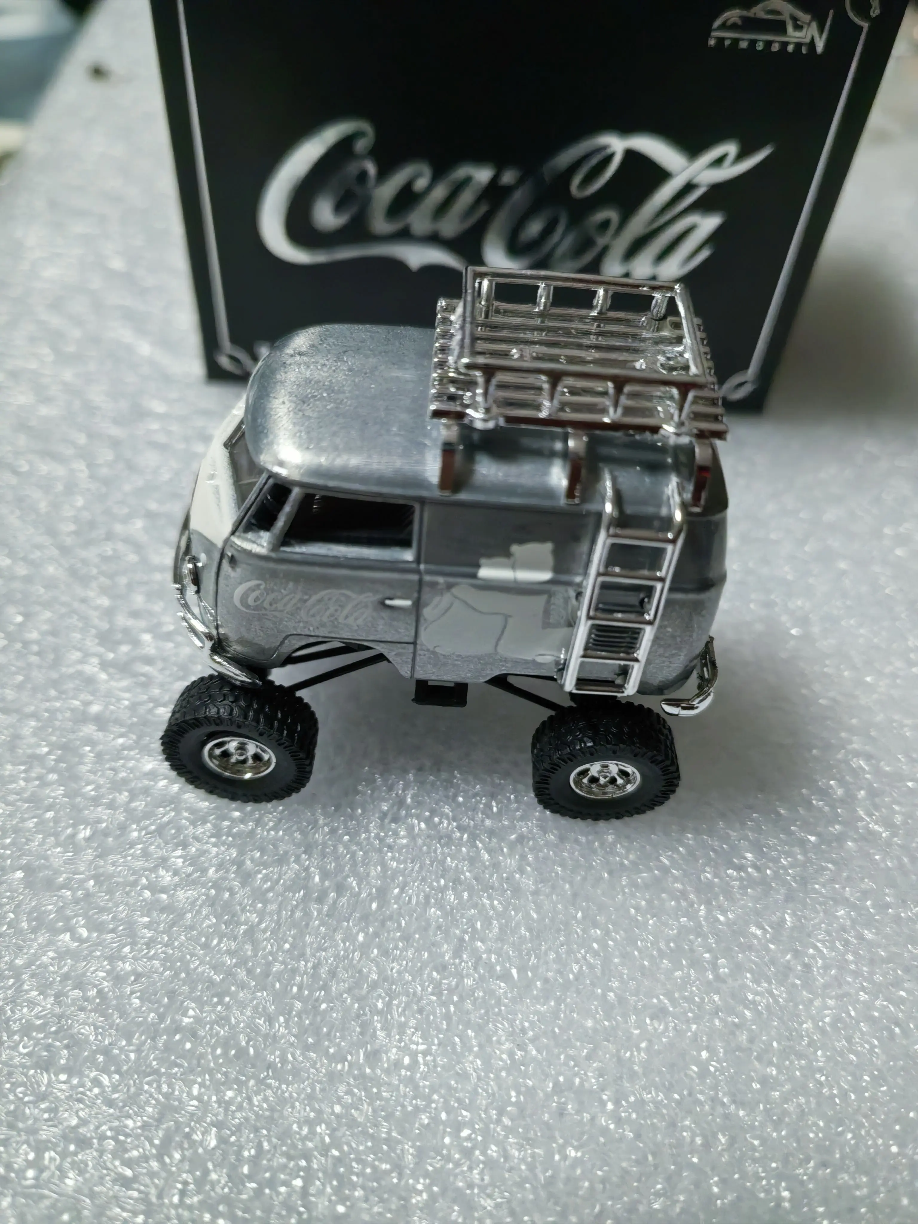

1:64 T1 CHASE diecast alloy car model