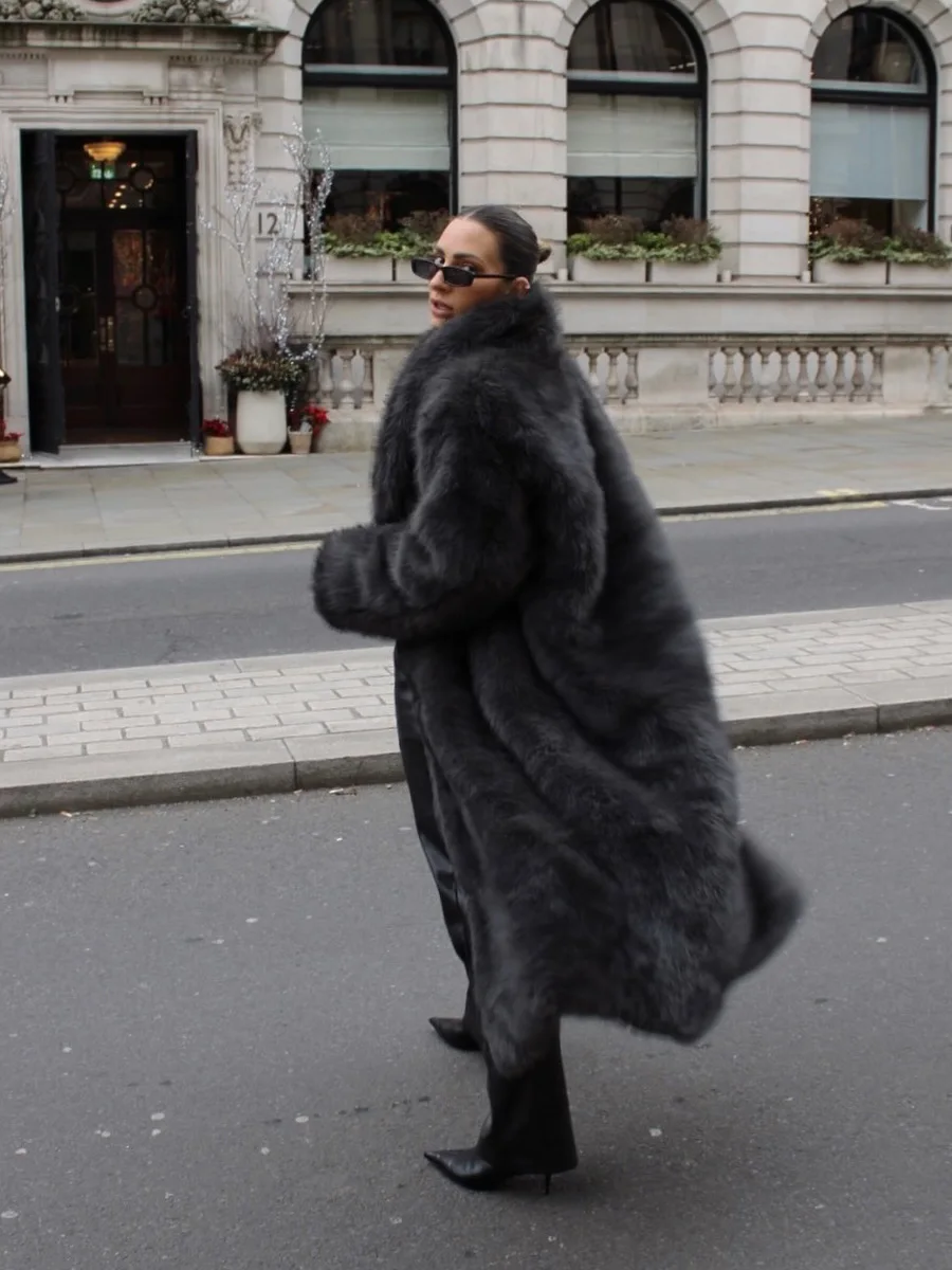 Winter Thick Warm Long Sleeves High Quality Fur Jacket Women Overcoat Luxury Chic Super Long Faux Fur Jacket Coat