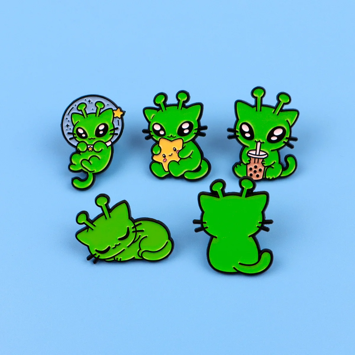 Kawaii Grüne Alien-Katzen-Emaille-Pins, Tee-Stern-Mond-Schlaf-Cartoon-Anstecknadeln, Jeansjacken-Rucksack-Schmuck, Süße Weltraum-Fans-Geschenke – Detail 3