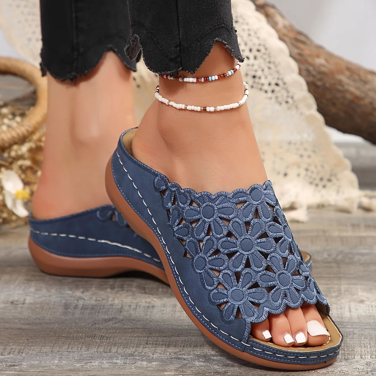 Elegante Blumen-Komfort-Sandalen für Damen – ausgehöhltes, stilvolles Keildesign, vielseitige Slides für Freizeit- und Strandbekleidung – Detail 2