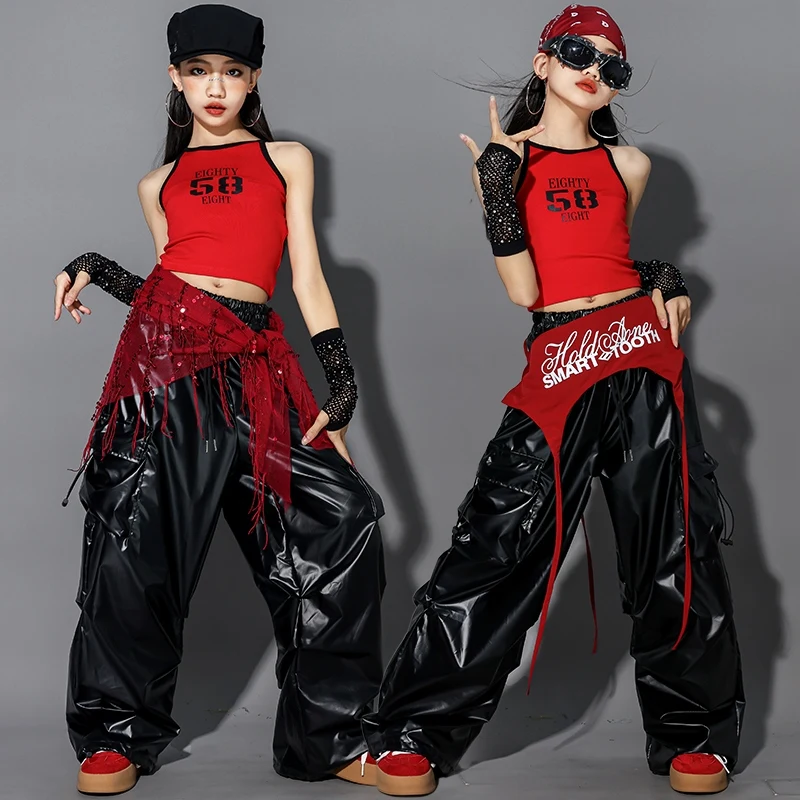 ヒップホップダンスコスチューム KPOPステージ衣装 ガールズ レッドタンクトップ ブラックヒップ HPトラウザーズ キッズ トレンドスーツ ジャズパフォーマンスウェア AMY2402