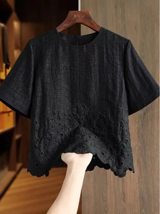 

High-End Linen Embroidered Hollow out f Sve round Ne irt for Mom Summer Faionable Breathable Loose Fit T-irt