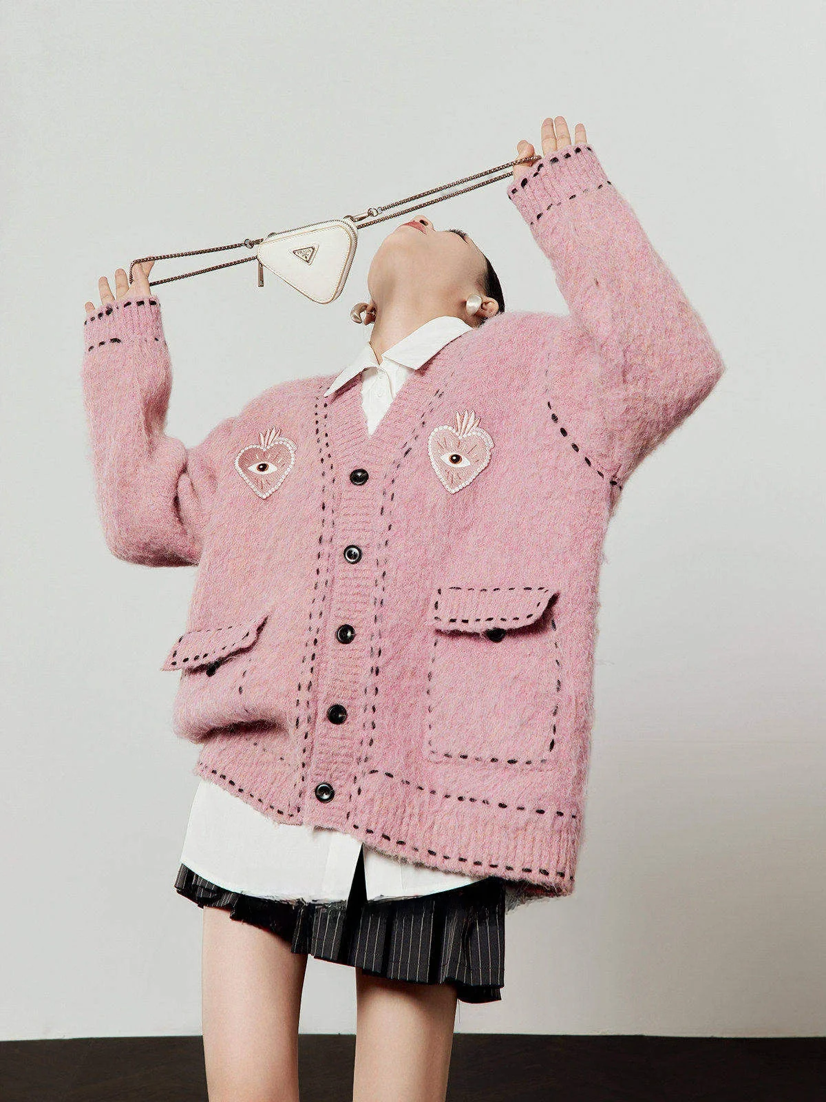 

Розовый вязаный свободный повседневный кардиган с вышивкой в виде сердца на пуговицах, весенняя новинка, женский модный свитер от Zhou Li Wu