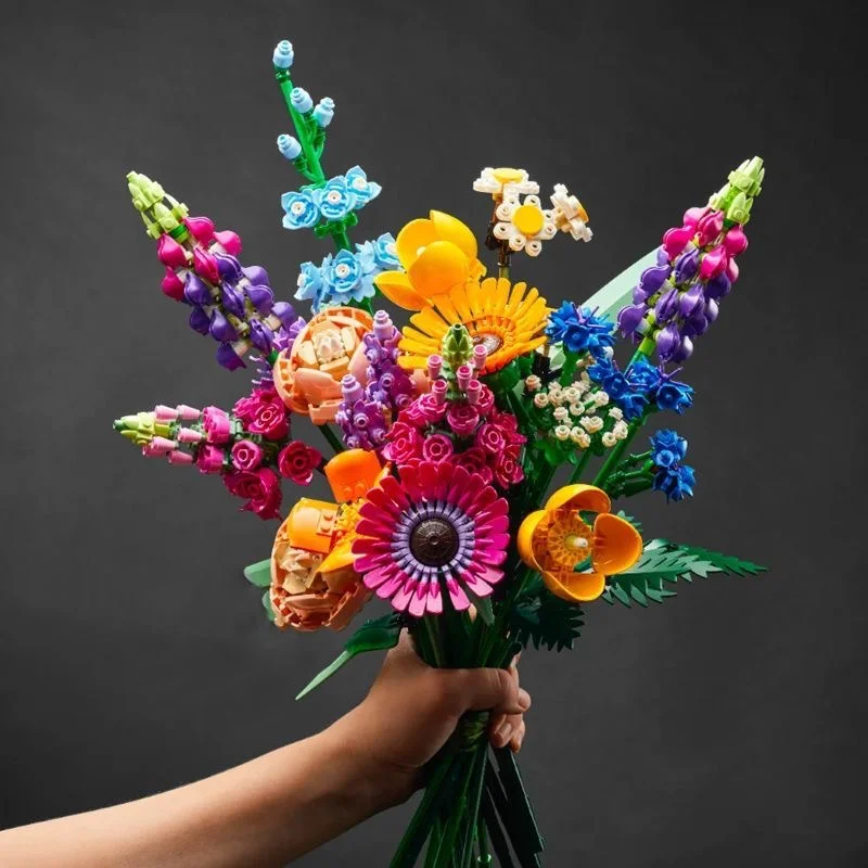 Kit de blocs de construction Bouquet de fleurs sauvages 939 pièces, modèle 3D éternel de roses et d'orchidées artificielles, cadeau de Saint-Valentin pour petite amie