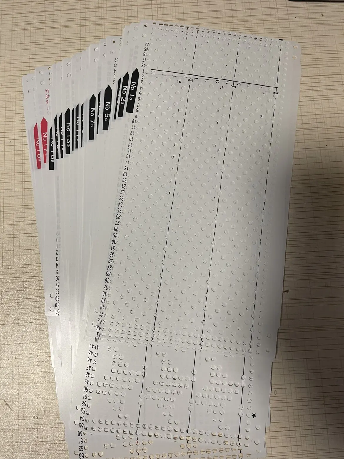 

20 шт. запасных частей Brother для ткацкого станка: набор карт с узорами KH868 (1-20)