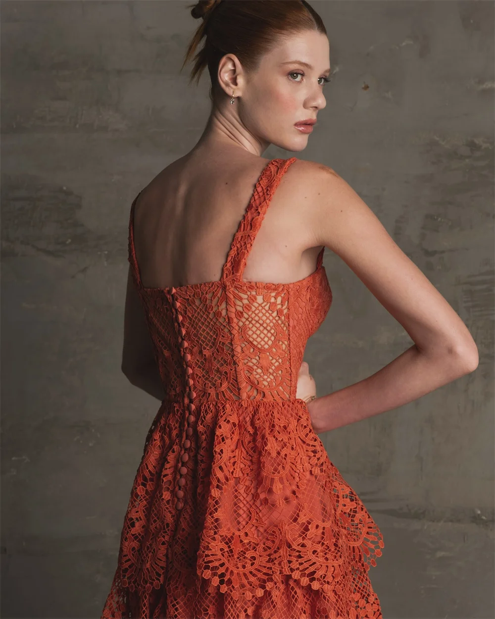 Cathy personnalisé Orange a-ligne en cascade à volants robes de bal col carré découpé robes de noiva robe de soirée sans manches