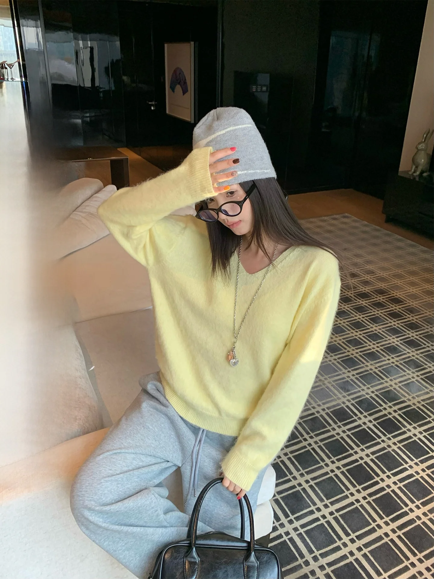 

Lazy Women's V-Ne Knitted Sweater Soft Cozy Winter Goose Yellow Long Sve Overhead Base irt Loose Sle Online Exclusive