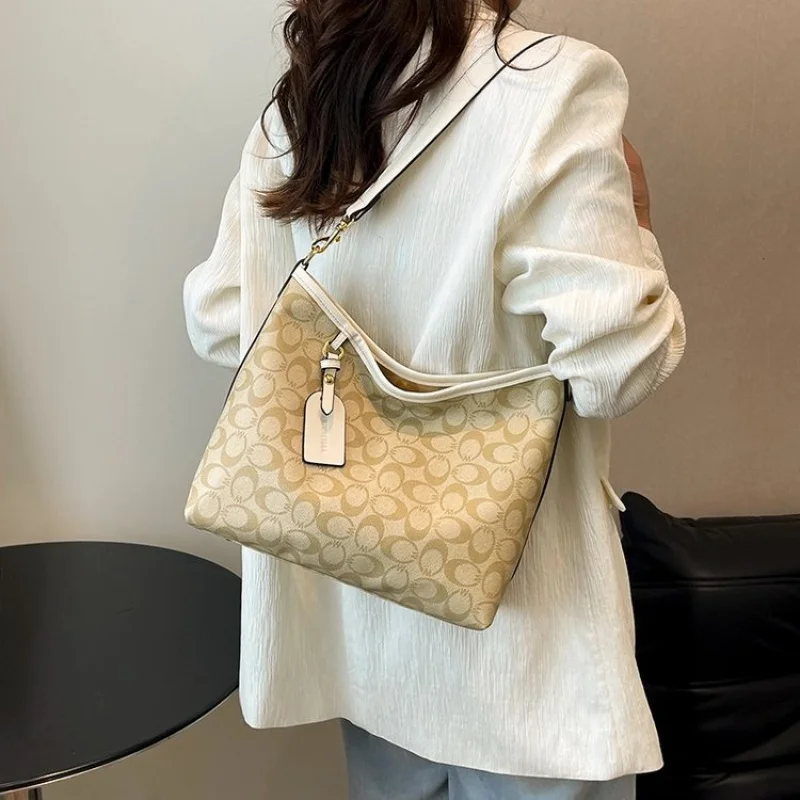 

Luxury Women's Crossbody-Bag Made Of Peony-Patterned Leather Featuring Paris Casual Vintage Daily Look​