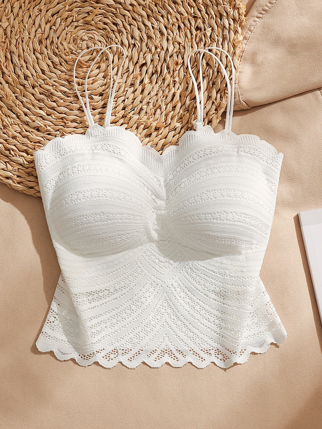 

White Lace Hollow out Strap Vest Women's Inteated Bra Pad Bal Bra One-Piece Underwear Tube Top ort Length Pullover