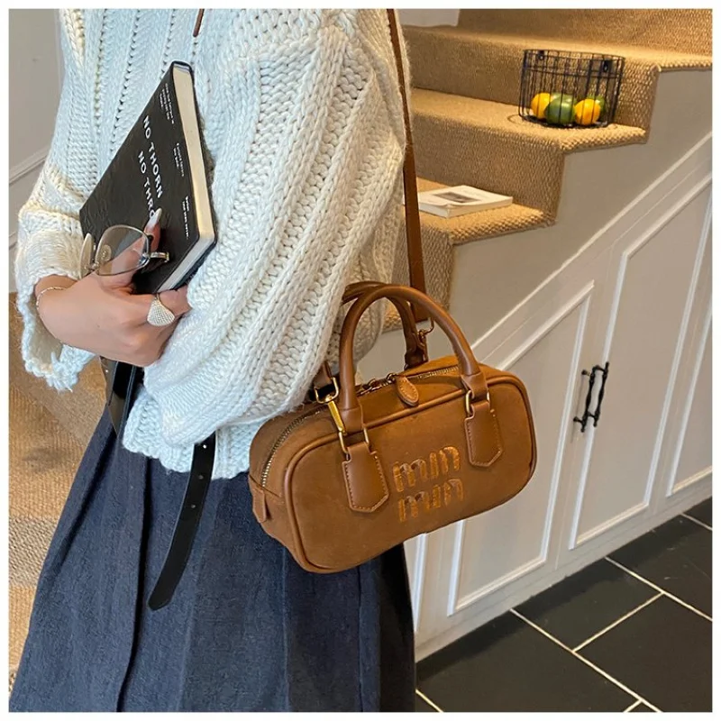 

Luxury Women's Hand Bags Made Of Premium Leather Boasting Casual Famous Daily Style