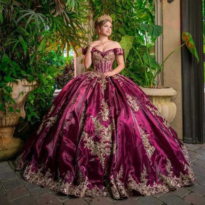 

Атласные винно-красные платья Quinceanera по индивидуальному заказу с открытыми плечами и длинным хвостом Vestido 15, Quinceanera