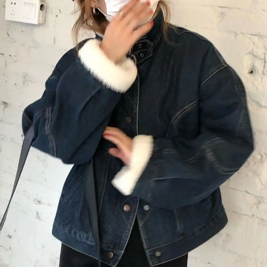 Cappotto di jeans con pelliccia e cappuccio peluche da donna autunno pieghe bottone a pressione controllato originale Harajuku tendenza scuola patchwork regolabile