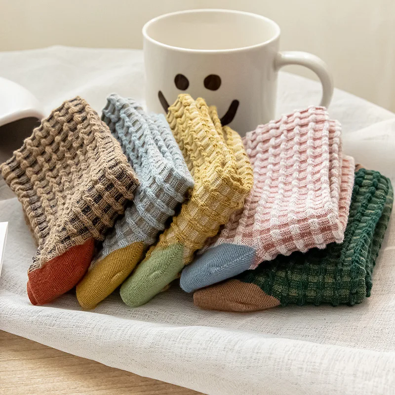 Autumn and Winter Socks Women Sweet with Small Lattice Tube Casual Socks Literary Retro Breathable Absorbent Cotton Socks