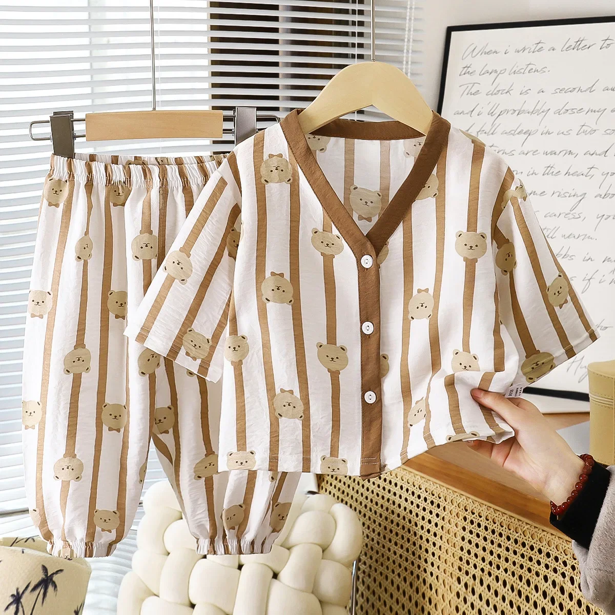 Novo 2025 crianças verão pijamas finos conjunto confortável loungewear meninos meninas dos desenhos animados impressão com decote em v pijamas lazer pijamas