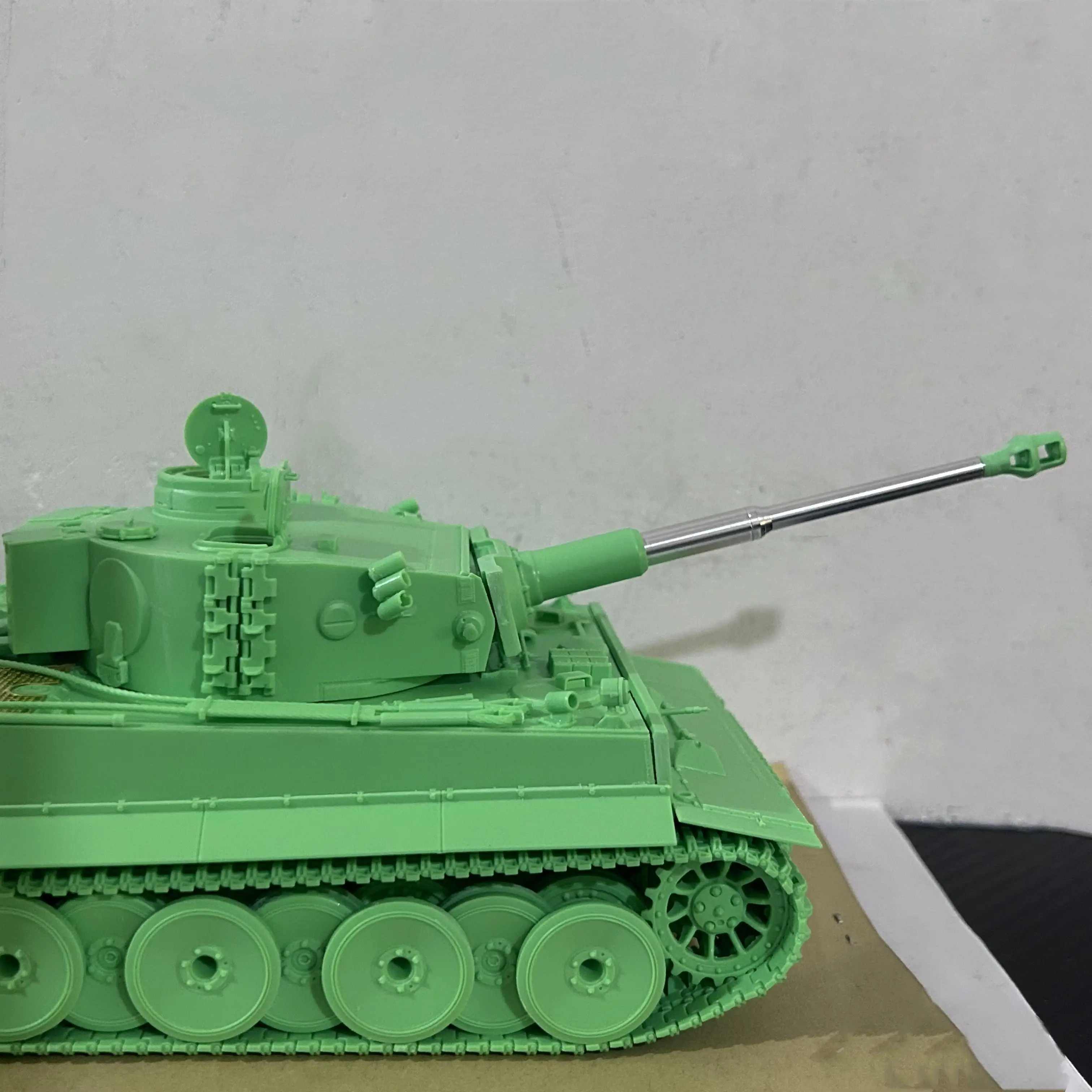 Tiger 4901GREEN 1/35 Scale Sd.Kfz.181 TIGER I 1942-1945 EARLY WW2 GERMAN HEAVY TANK Finished Product