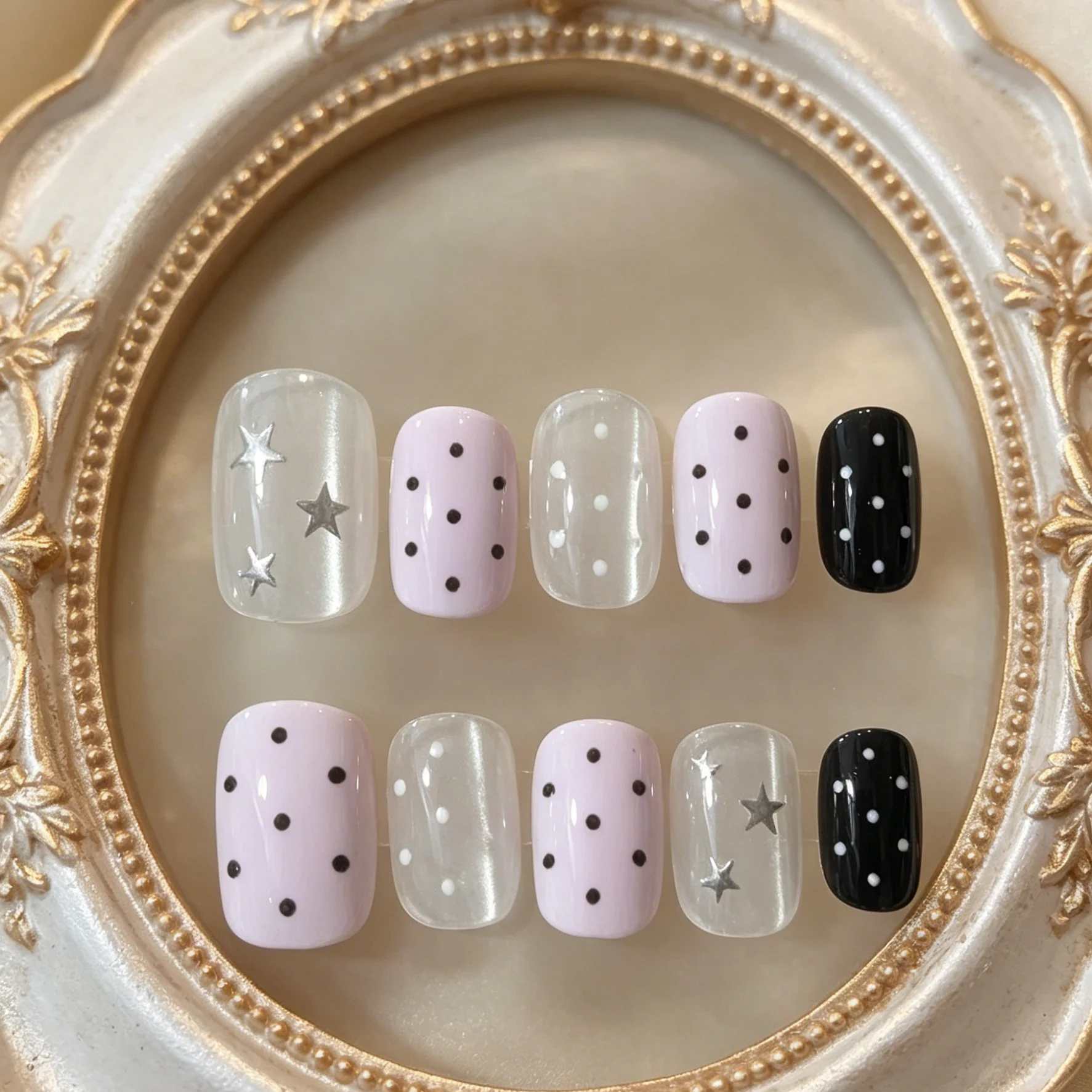 10 Stück handgepresste kurze, quadratische, runde Nägel, schöne künstliche Nägel, schwarze Puder-Polka Dots, geeignet für Frauen.
