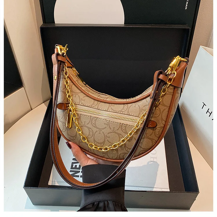 

New Style Moon Bag. Made of Genuine Leather By The Brand Name Related To The Old Flower Pattern As A Single Shoulder Bag