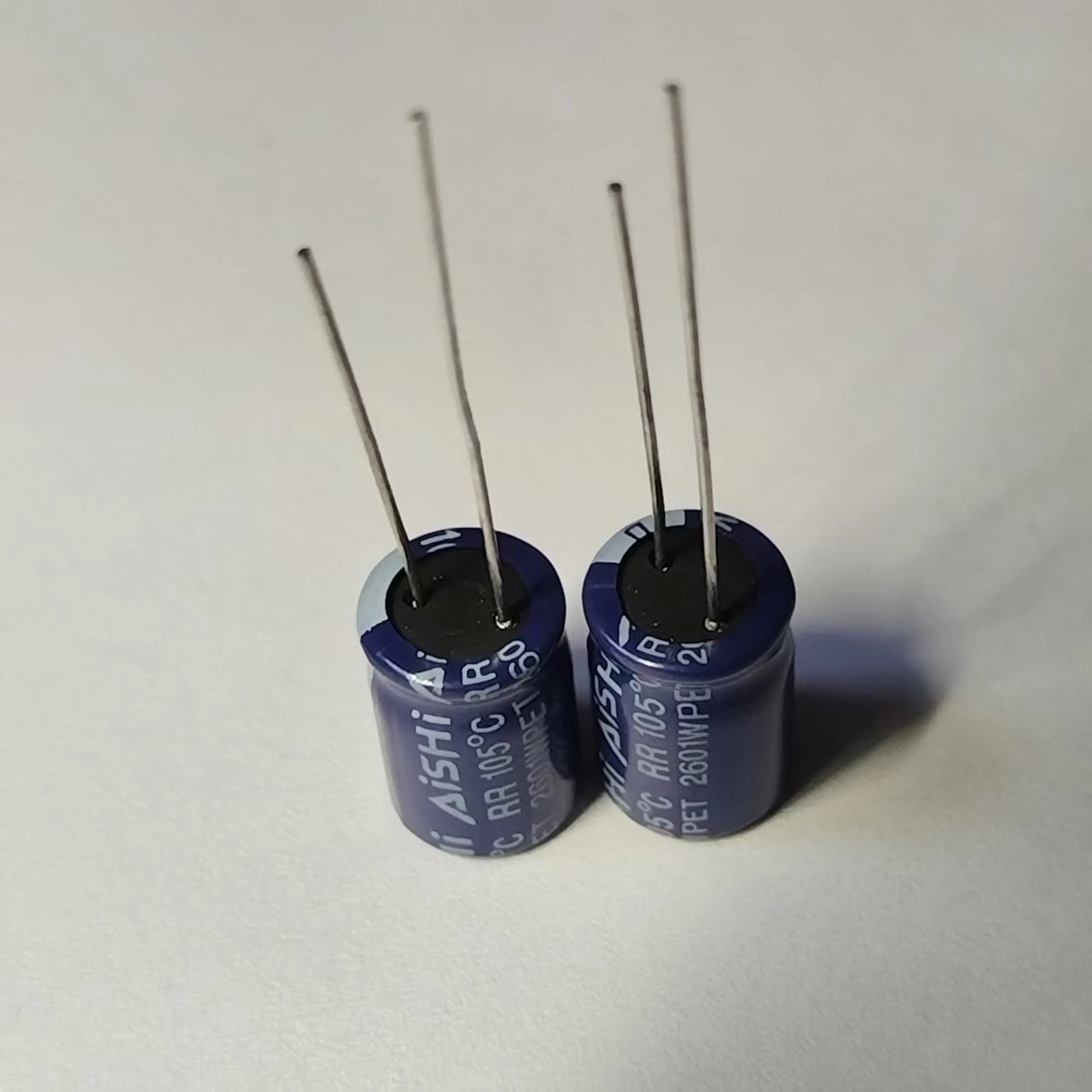 20PCS Aishi Capacitor 10V1000UF ±20%High-Frequency Low Resistance Aluminum Capacitor RR Series 1000uf10v 8X12mm long life