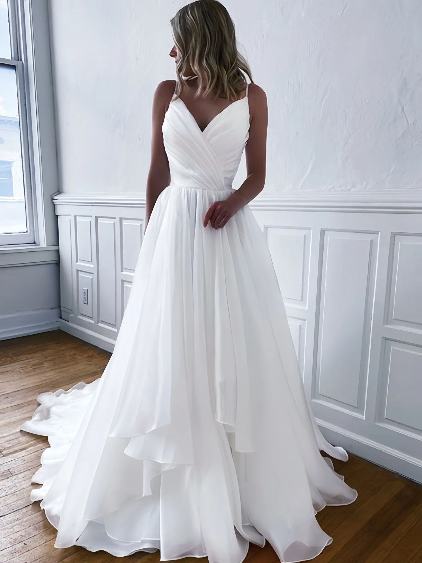 

Customized A-Line long Wedding Dresses Elegant V-neck Spaghetti Strap Tulle Layered Bridal Gowns Zipper Vestidos De Novia