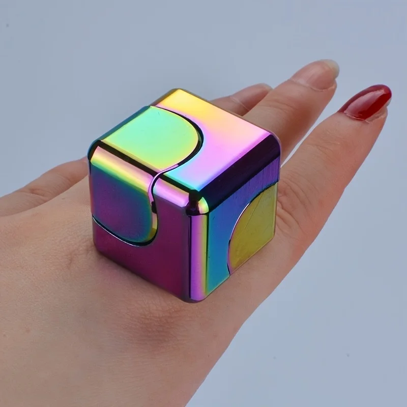 Spinner per dita cubo magico in metallo giocattolo colorato per bambini in lega giocattolo creativo per alleviare lo stress per adulti