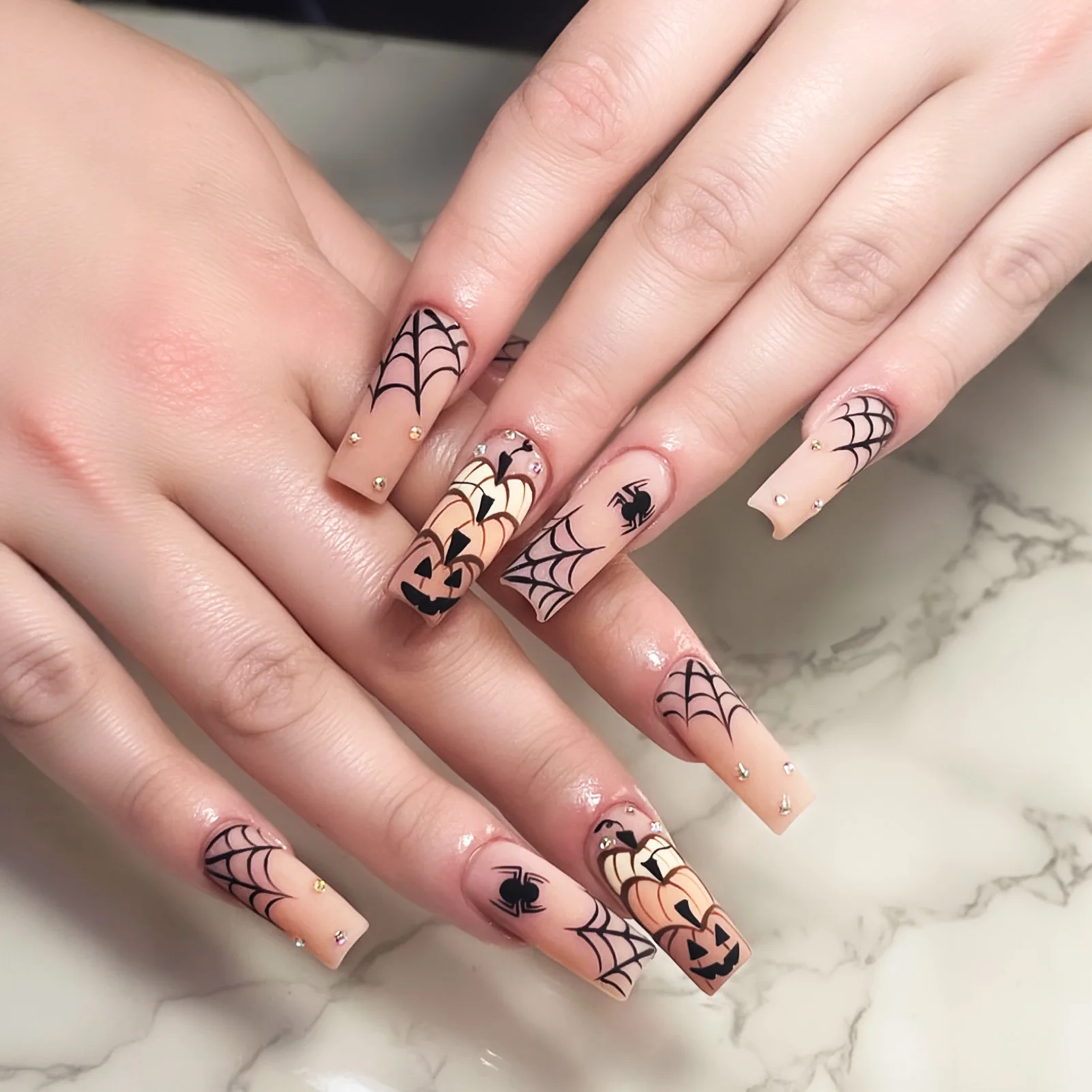 عارية اللون متوسطة طول نعش الأظافر كاذبة 24 قطعة أظافر الهالوين اضغط على شبكة العنكبوت اليقطين المصممين غطاء كامل وهمية مسمار الفن #1