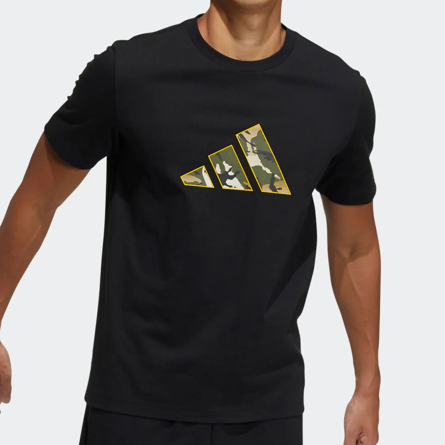 

Мужская летняя дышащая спортивная футболка Adidas Authentic New Year с принтом GP0851