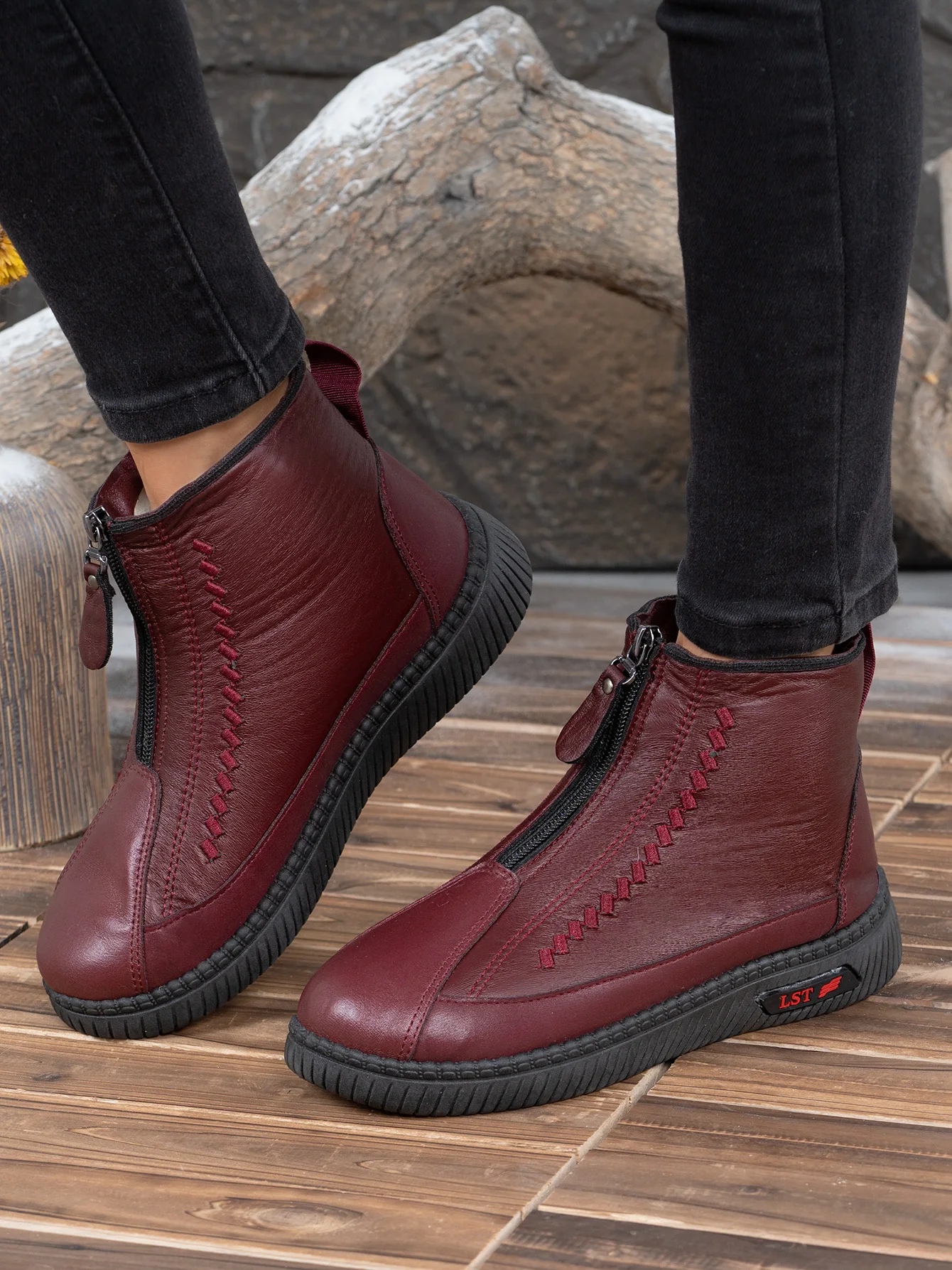 2026 Winter Damen Fleece-Gefütterte Leder-Stiefeletten Klettverschluss Stickerei Rutschfeste Weiche Gummisohle Warme Freizeitstiefel – Detail 28