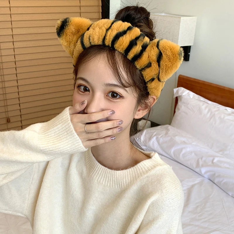 

Cat Ears Headband for Women Tiger Pattern Makeup Wash Hairband Girls Plush Pure Elastic Hair Turban Head Bands Hair Accessories