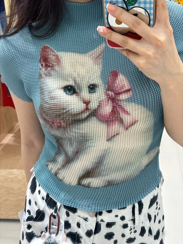 

Женская футболка больших размеров синего цвета с принтом, складками, эффектом стройности, для прохладной летней носки, стильная, удобная, для повседневной носки...