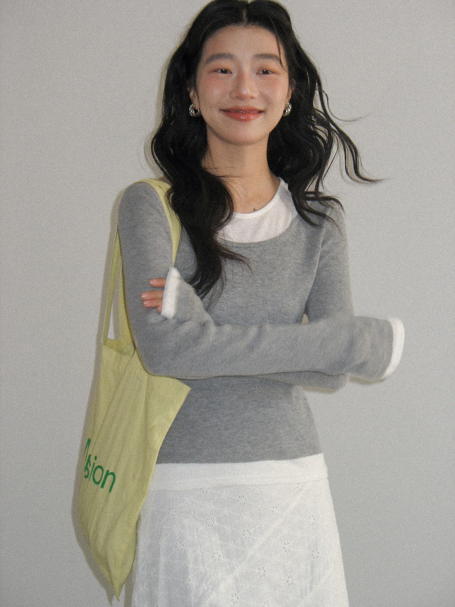 

Женская футболка с длинным рукавом, весна 2026, новый корейский дизайн, приталенный крой, имитация двухслойности, круглый вырез, простой стиль, смешанный бренд