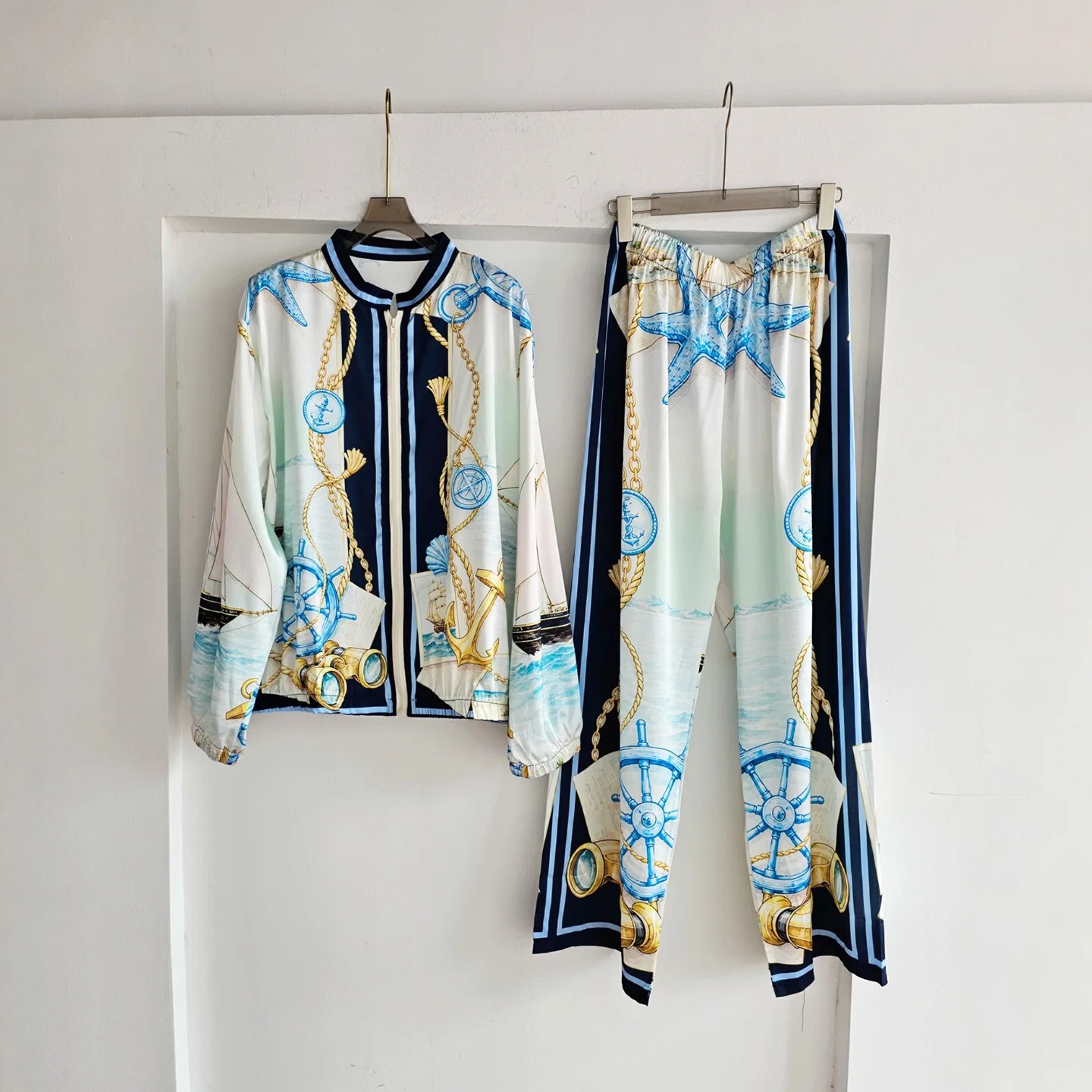 Ensemble deux pièces décontracté pour femme : chemise imprimée en satin à manches longues et pantalon large bleu, style mode