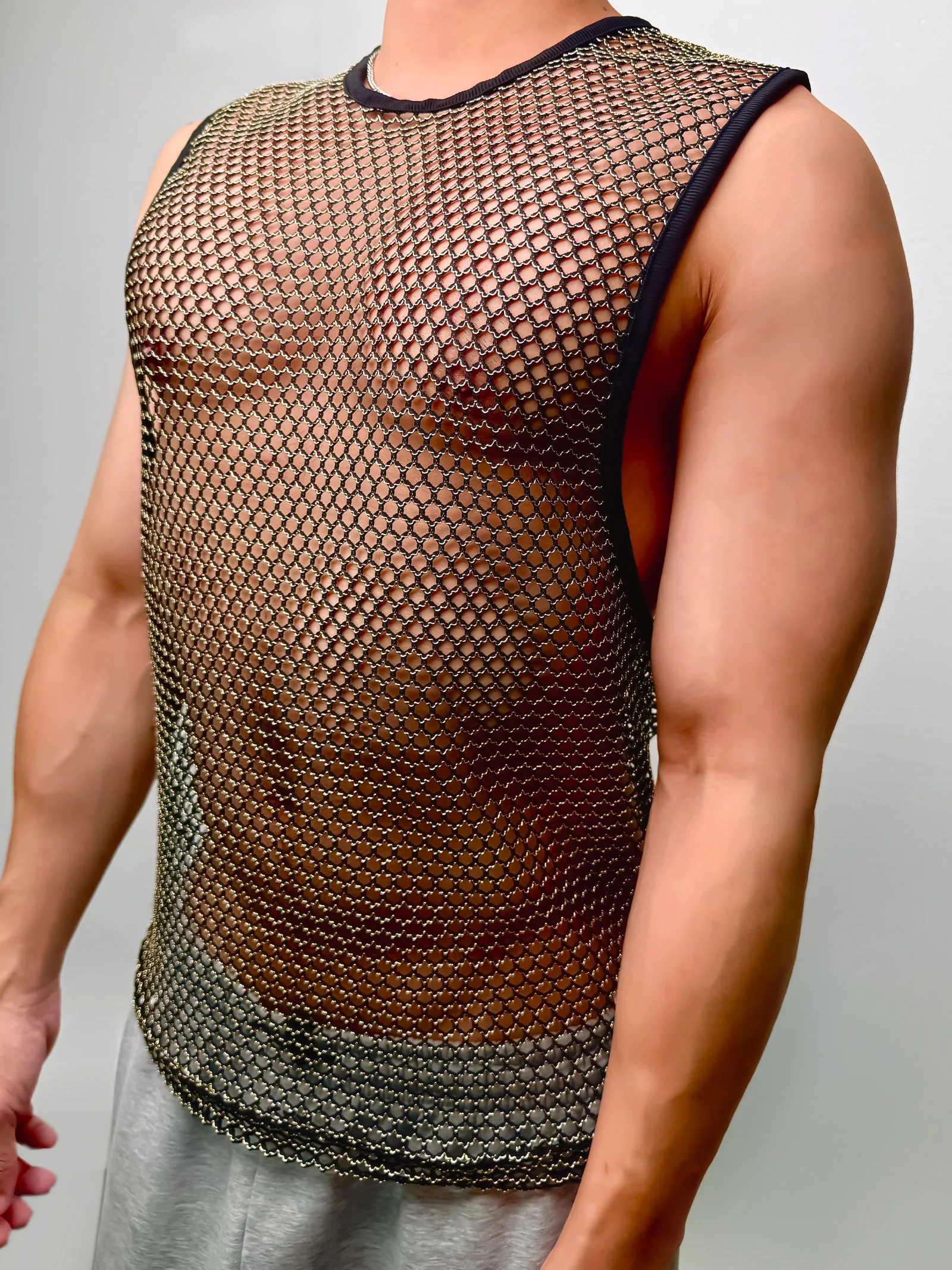 Netz-Tanktop für Männer, ärmellos, Rundhals, mit Lochmuster, Muskelshirt, glänzende Linien, lässige Sommer-Oberteile, Streetwear, durchsichtig. – Detail 13